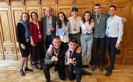 Два сребърни медала за България на европейската олимпиада по експериментални науки