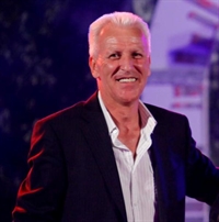 СТОЯН ДЖЕЛЬОВ, ПЕВЕЦЪТ НА НАРОДА: БОРБА ДО КРАЙ! НЕ ТРЯБВА ДА СЕ ДЕЛИМ НА ЛЕВИ И ДЕСНИ! ТРЯБВА ДА СЕ ИЗМЕТАТ ВСИЧКИ, ЗА ДА СЕ НАПРАВИ НОВА ДЪРЖАВА!