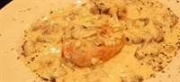 Какво да сготвим днес: Вкусно и лесно пилешко в сос от кисело мляко