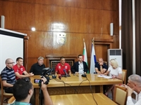 Никой не може да направи такова постижение сам, твърди маратонецът преплувал Бургаския залив