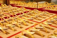 Исторически връх: Цената на златото премина границата от 3800 долара за тройунция