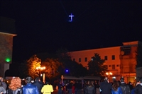 Светлини обгърнаха 33-метровия кръст над  Благоевград в нощта на Великден, жители и гости станаха част от уникална програма