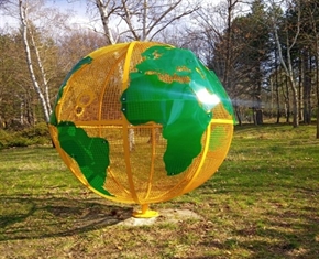 За Деня на земята в Парк „Простор” в Кърджали се монтира шишеяд с формата на земното кълбо