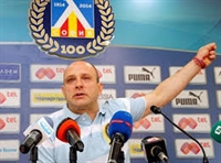  Тити Папазов взима акциите на футболния Левски?