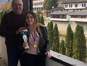 Треньор от Бургас е в основата на успеха на 15-годишна шахматистка  
