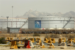  Саудитска Арабия обяви, че има свободен голям петролен капацитет