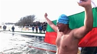 СВЕТОВЕН ШАМПИОН! Петър Стойчев е най-бързият в света по плуване в ледени води