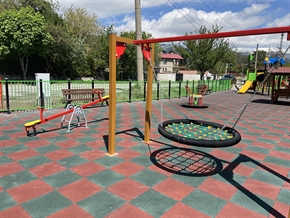 Нова детска площадка зарадва децата на Челопеч